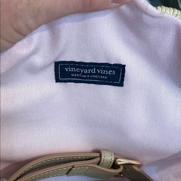 Vineyard Vines Clamshell Purse - Picture 13 of 13